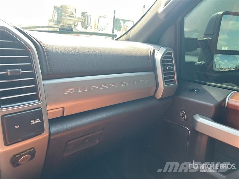Ford F-250 King Ranch 4x4 Crew Cab Pickup Andere Transporter