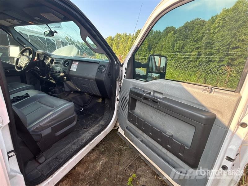 Ford F-250 King Ranch 4x2 Crew Cab Pickup (Inoperable) 其他