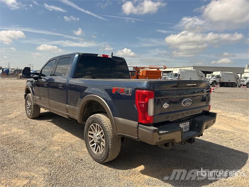 Ford F-250 King Ranch 4x4 Crew Cab Pickup Andere Transporter