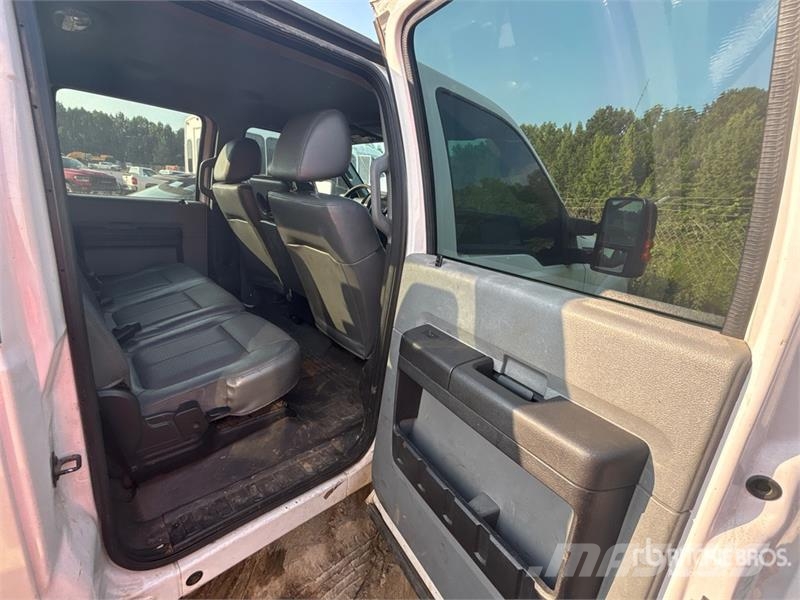 Ford F-250 King Ranch 4x2 Crew Cab Pickup (Inoperable) 其他