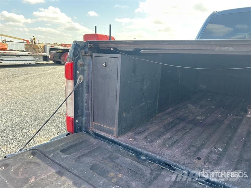 Ford F-250 King Ranch 4x4 Crew Cab Pickup Andere Transporter