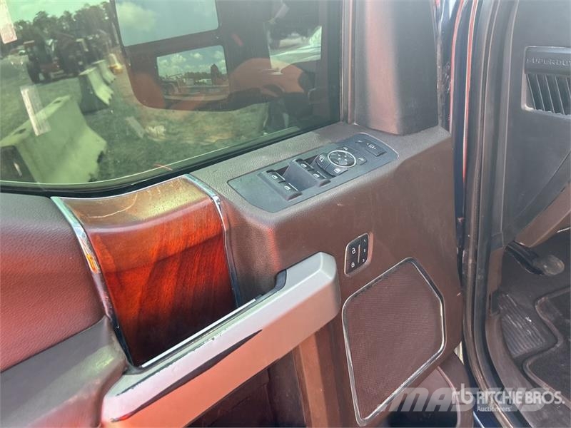 Ford F-250 King Ranch 4x4 Crew Cab Pickup Andere Transporter