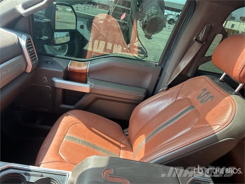 Ford F-250 King Ranch 4x4 Crew Cab Pickup Andere Transporter