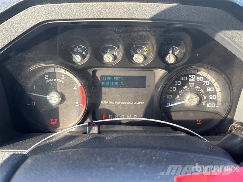Ford F-250 King Ranch 4x2 Crew Cab Pickup (Inoperable) 其他