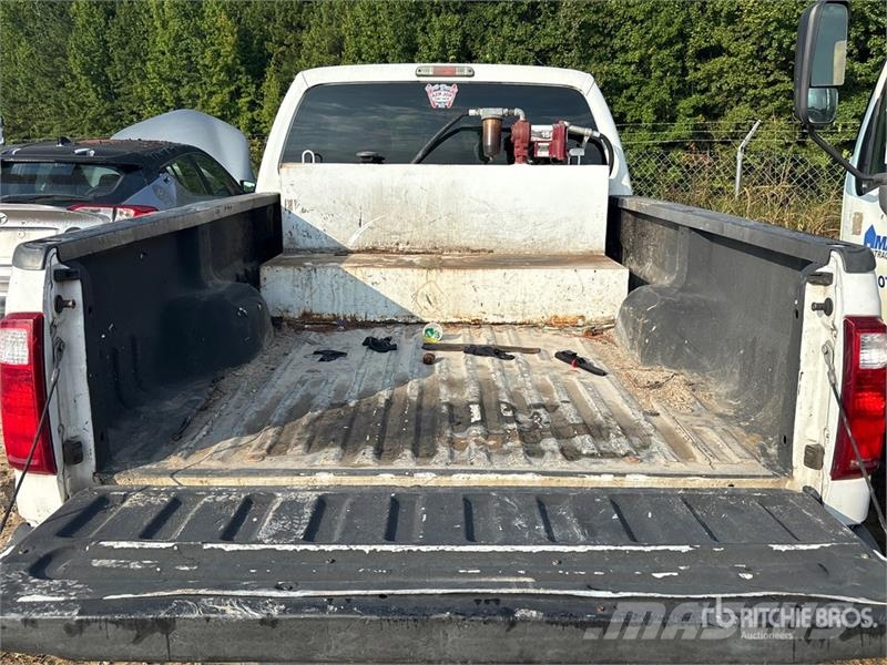 Ford F-250 King Ranch 4x2 Crew Cab Pickup (Inoperable) 其他
