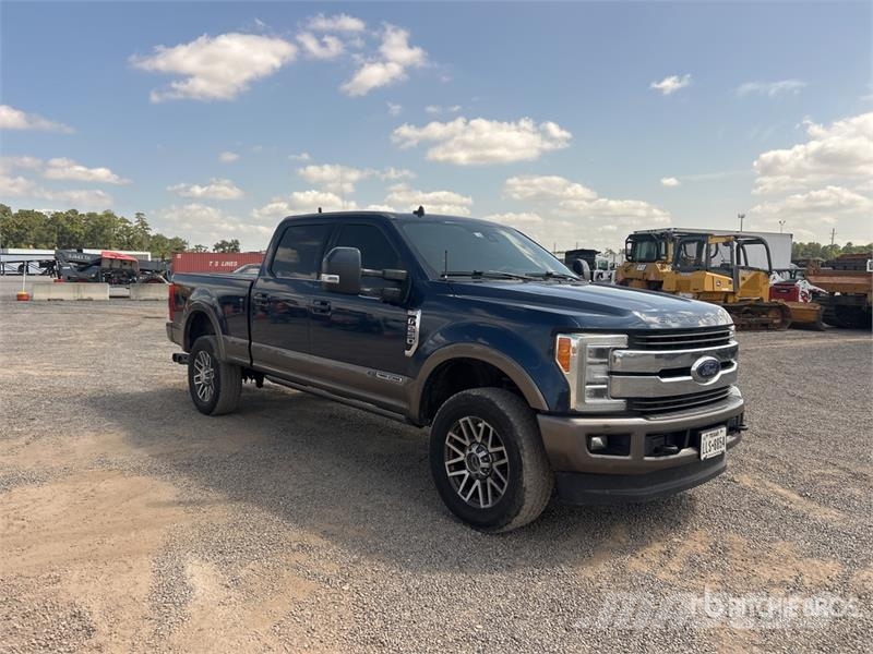 Ford F-250 King Ranch 4x4 Crew Cab Pickup Andere Transporter