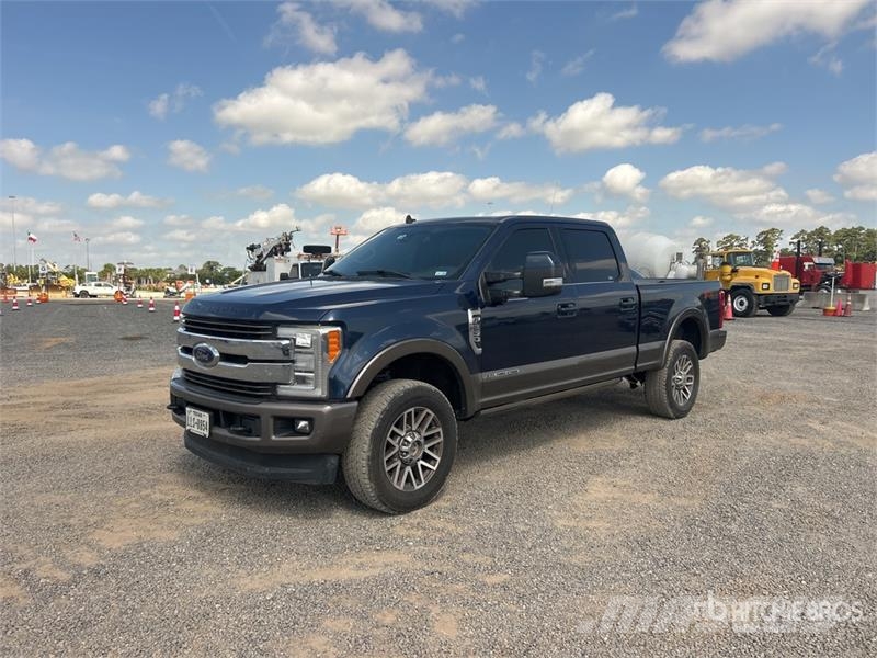Ford F-250 King Ranch 4x4 Crew Cab Pickup Andere Transporter