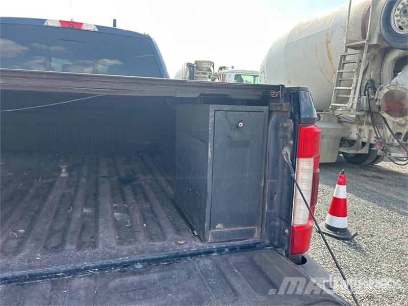 Ford F-250 King Ranch 4x4 Crew Cab Pickup Andere Transporter