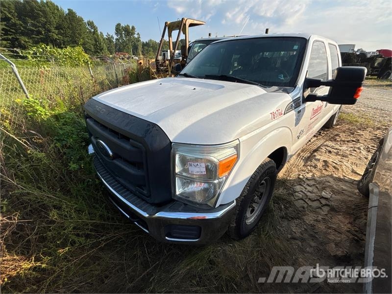 Ford F-250 King Ranch 4x2 Crew Cab Pickup (Inoperable) 其他