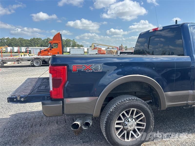 Ford F-250 King Ranch 4x4 Crew Cab Pickup Andere Transporter