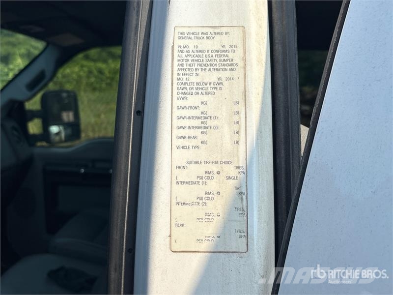 Ford F-250 King Ranch 4x2 Crew Cab Pickup (Inoperable) 其他