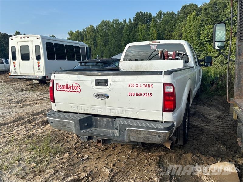 Ford F-250 King Ranch 4x2 Crew Cab Pickup (Inoperable) 其他