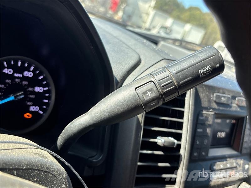 Ford F-250 Platinum 4x4 Crew Cab Pickup Прочие фургоны