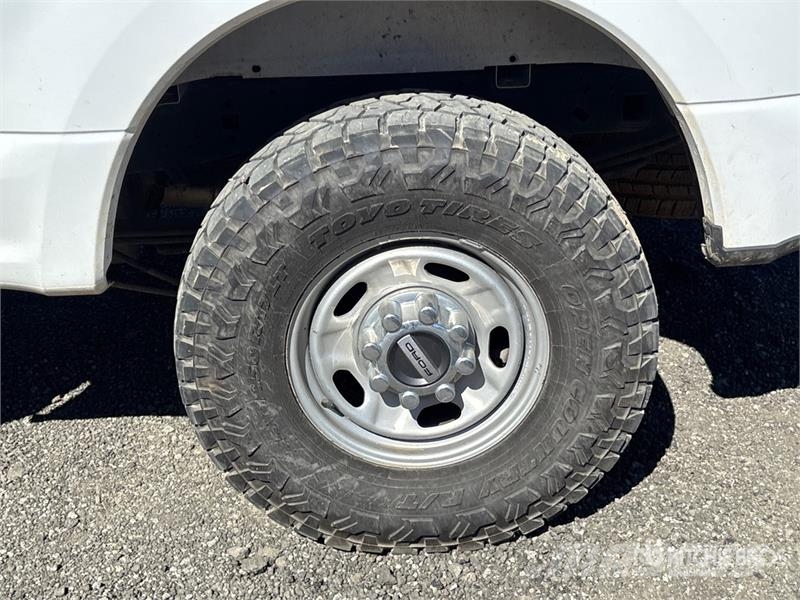 Ford F-250 Platinum 4x4 Crew Cab Pickup Прочие фургоны