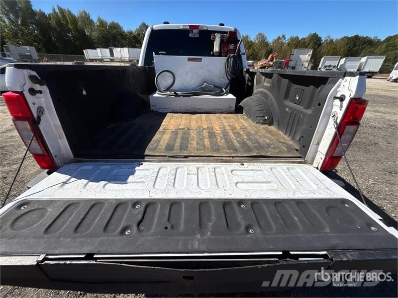 Ford F-250 Platinum 4x4 Crew Cab Pickup Прочие фургоны