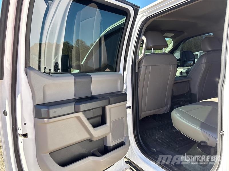 Ford F-250 Platinum 4x4 Crew Cab Pickup Прочие фургоны
