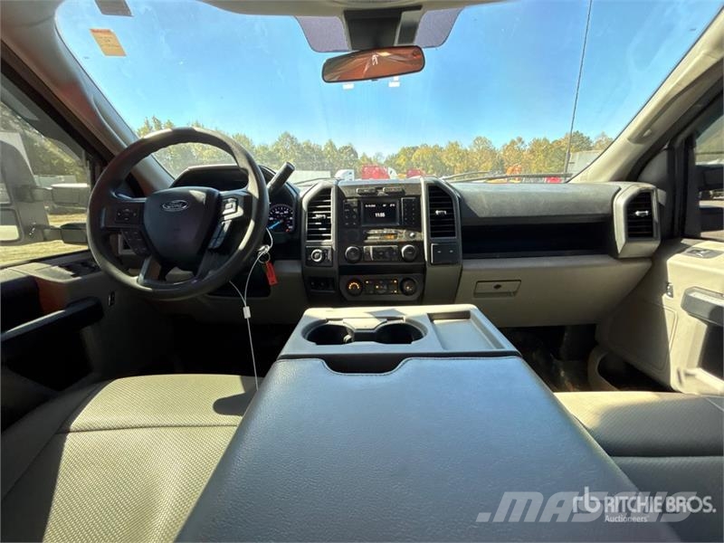 Ford F-250 Platinum 4x4 Crew Cab Pickup Прочие фургоны
