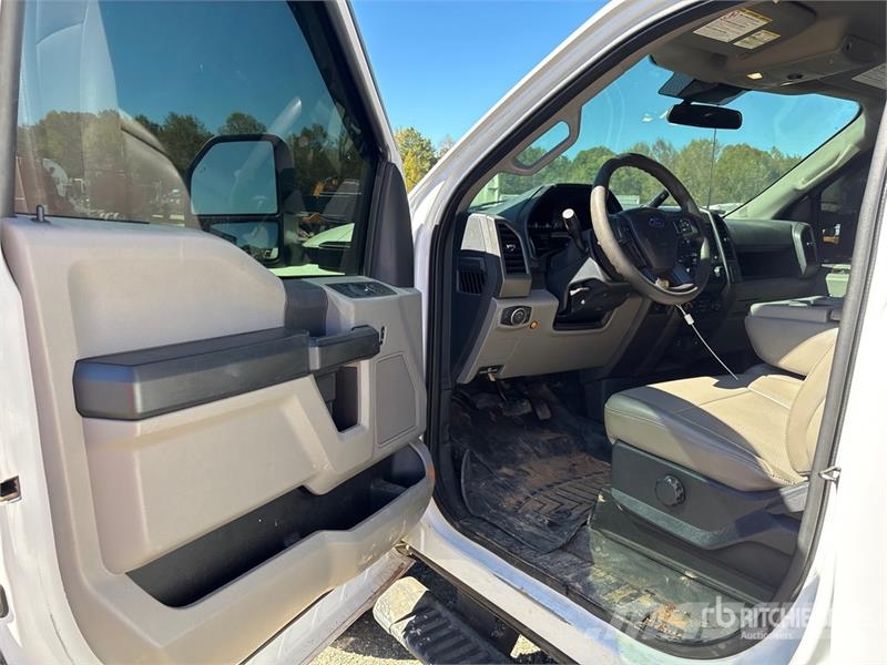 Ford F-250 Platinum 4x4 Crew Cab Pickup Прочие фургоны