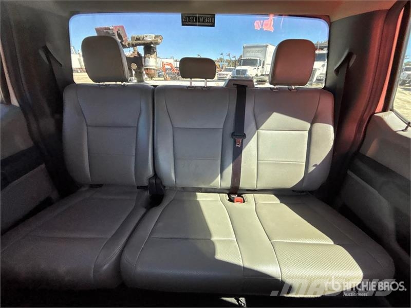 Ford F-250 Platinum 4x4 Crew Cab Pickup Прочие фургоны
