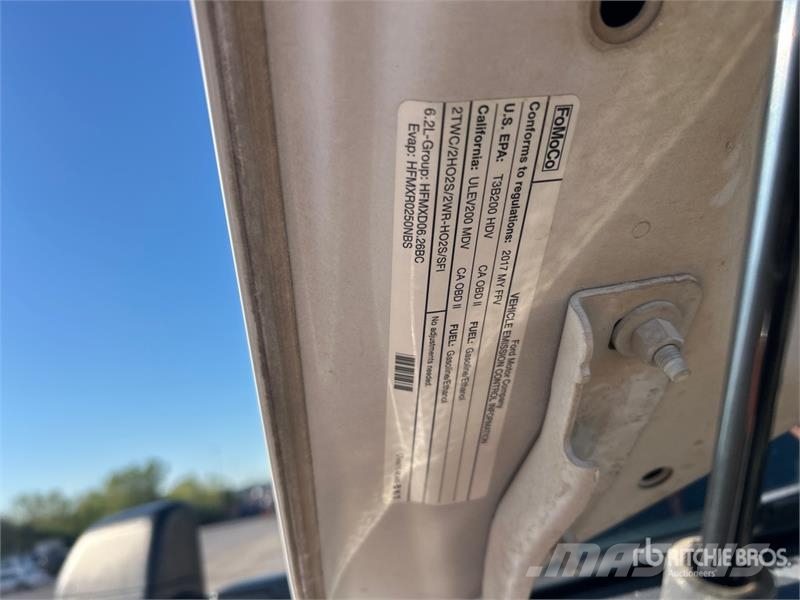 Ford F-250 STX 4x2 Crew Cab Pickup Drugi
