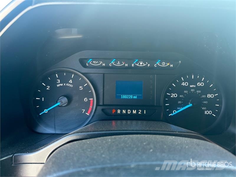 Ford F-250 STX 4x2 Crew Cab Pickup Drugi