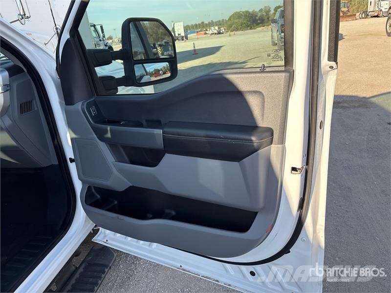 Ford F-250 STX 4x4 Crew Cab Pickup Drugi