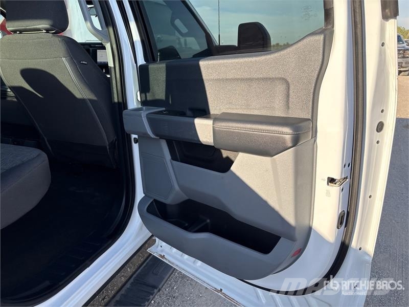 Ford F-250 STX 4x4 Crew Cab Pickup Drugi