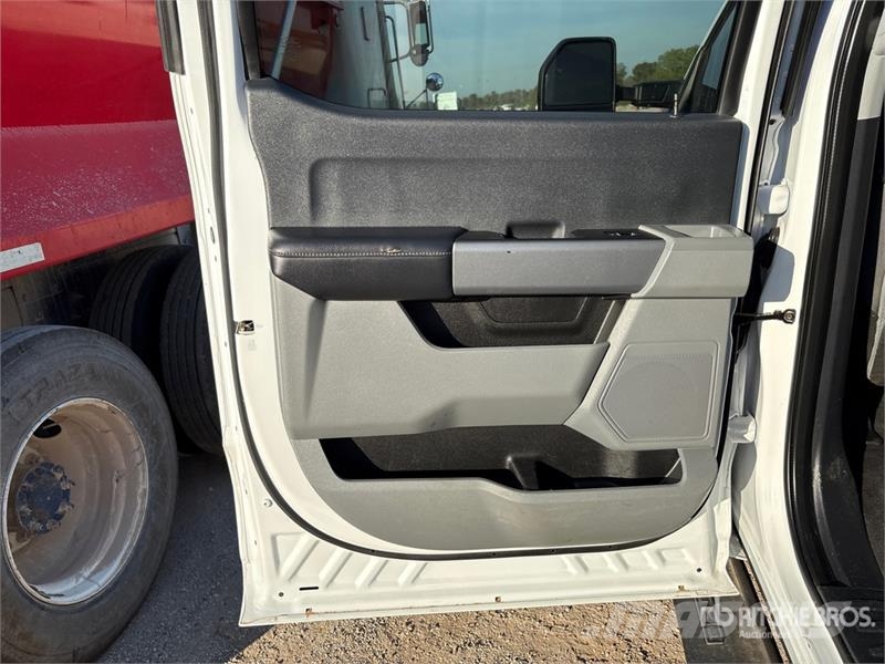 Ford F-250 STX 4x4 Crew Cab Pickup Drugi