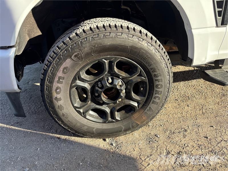 Ford F-250 STX 4x4 Crew Cab Pickup Drugi