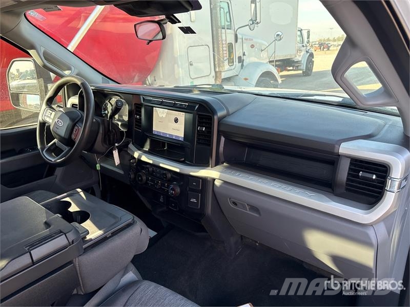 Ford F-250 STX 4x4 Crew Cab Pickup Drugi