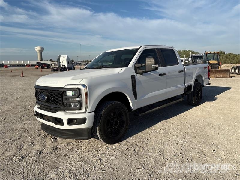 Ford F-250 STX 4x4 Crew Cab Pickup Drugi