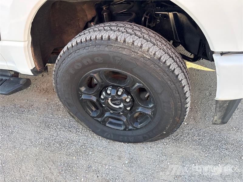 Ford F-250 STX 4x4 Crew Cab Pickup Drugi
