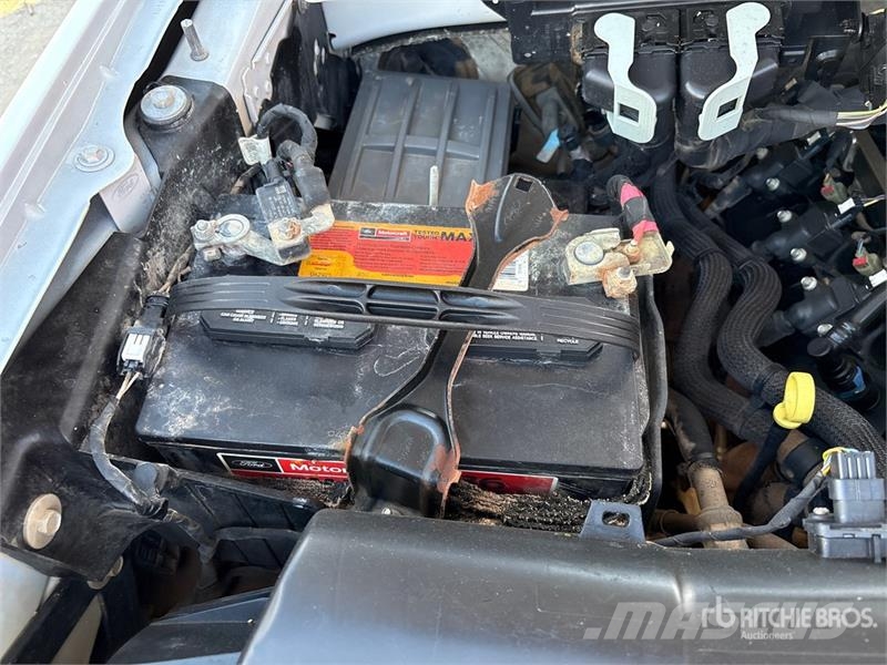 Ford F-250 STX 4x4 Crew Cab Pickup Drugi