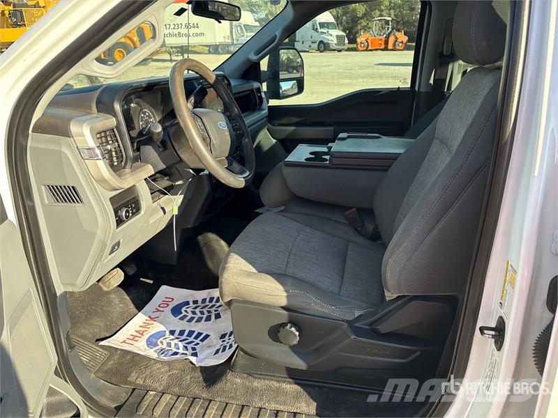 Ford F-250 STX 4x4 Crew Cab Pickup Drugi