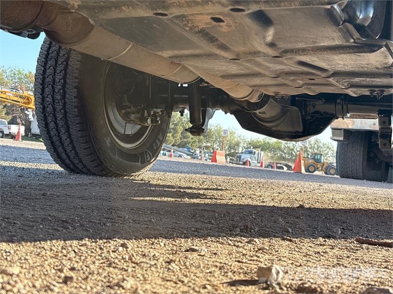 Ford F-250 STX 4x4 Crew Cab Pickup Drugi