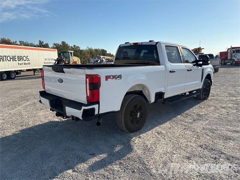 Ford F-250 STX 4x4 Crew Cab Pickup Drugi