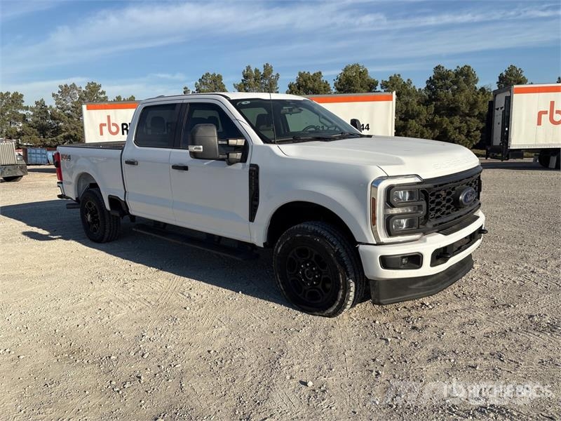 Ford F-250 STX 4x4 Crew Cab Pickup Drugi