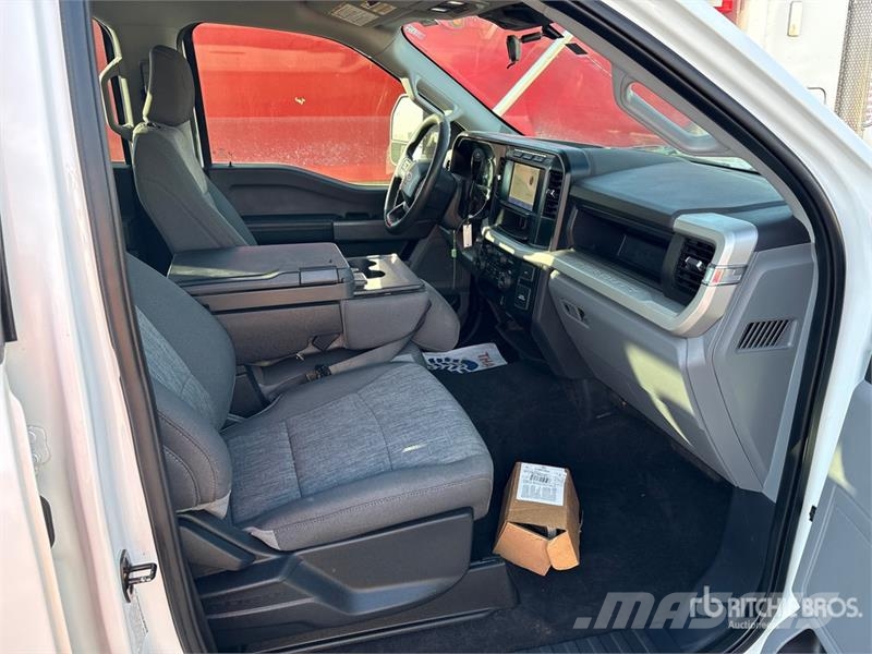 Ford F-250 STX 4x4 Crew Cab Pickup Drugi