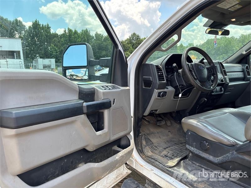Ford F-250 Super Duty 4x4 Crew Cab Pickup Outros