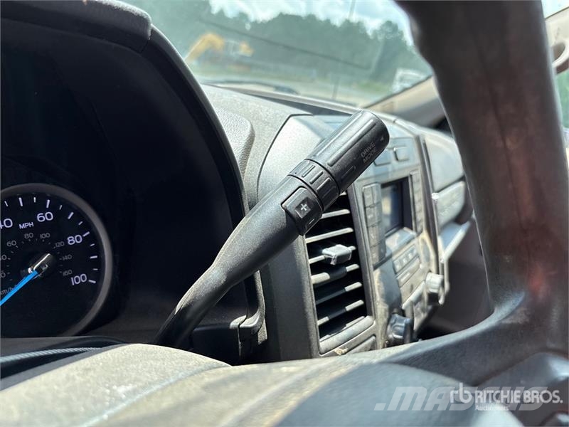 Ford F-250 Super Duty 4x4 Crew Cab Pickup Outros