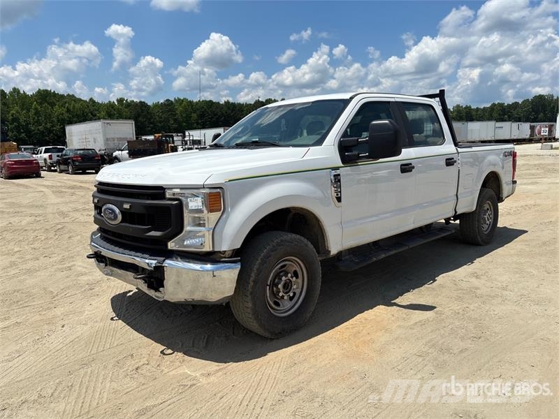 Ford F-250 Super Duty 4x4 Crew Cab Pickup Outros