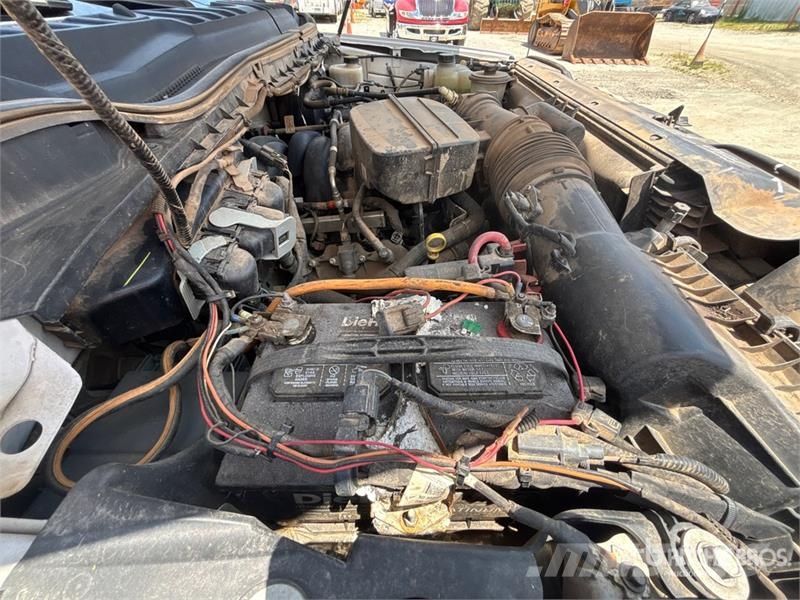 Ford F-250 Super Duty 4x4 Crew Cab Pickup Outros