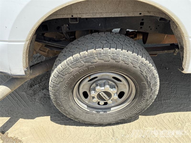 Ford F-250 Super Duty 4x4 Crew Cab Pickup Outros