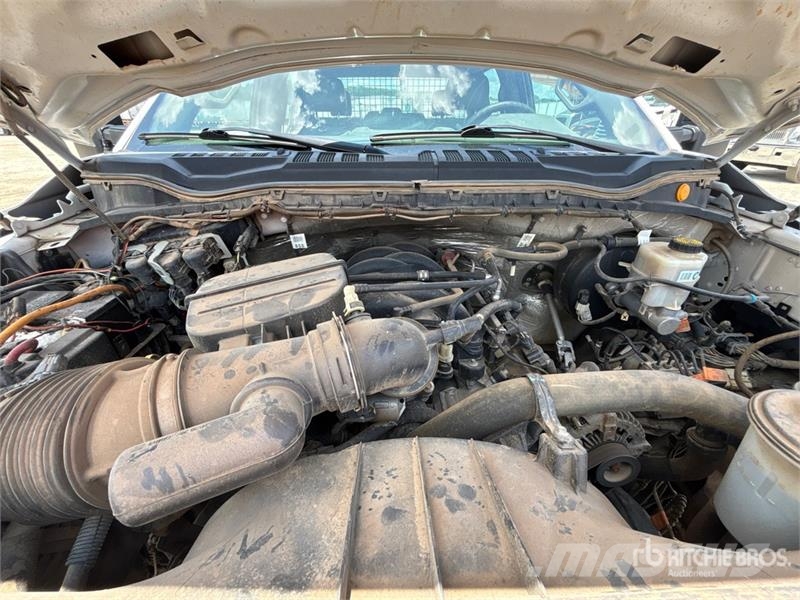 Ford F-250 Super Duty 4x4 Crew Cab Pickup Outros