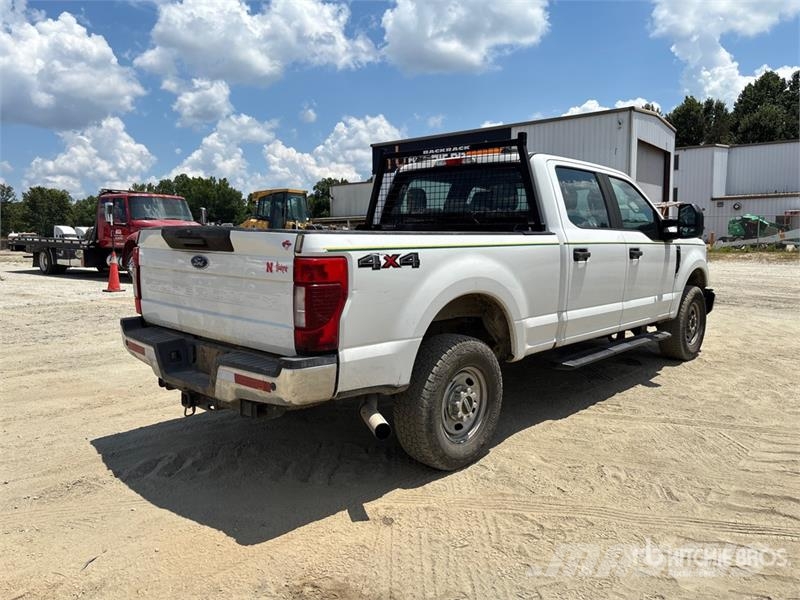 Ford F-250 Super Duty 4x4 Crew Cab Pickup Outros