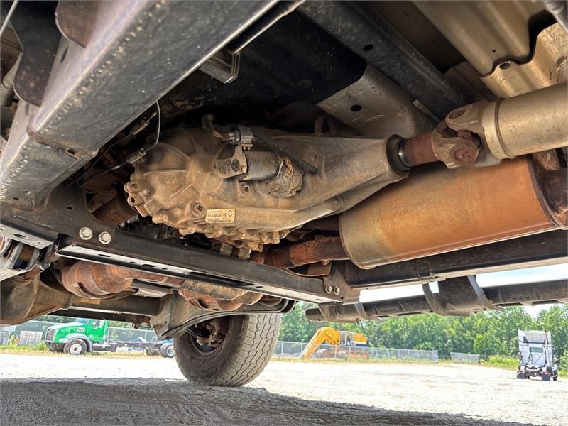 Ford F-250 Super Duty 4x4 Crew Cab Pickup Outros