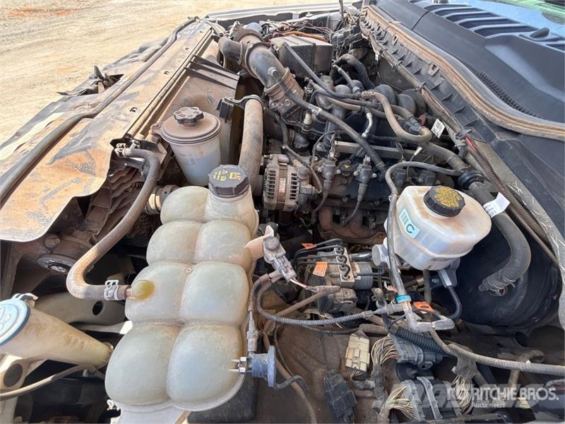 Ford F-250 Super Duty 4x4 Crew Cab Pickup Outros