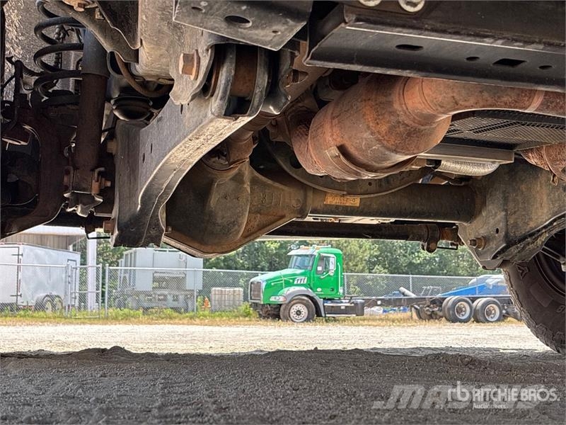 Ford F-250 Super Duty 4x4 Crew Cab Pickup Outros