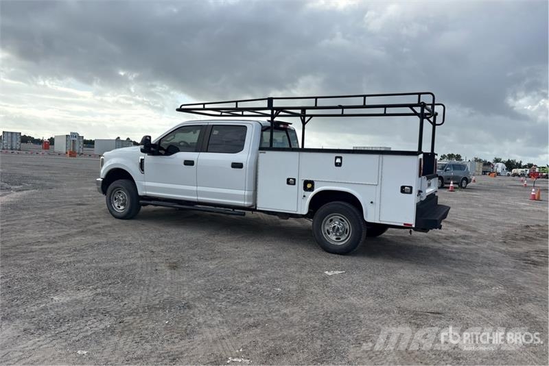 Ford F-250 Utility Truck شاحنات خفيفة/مفصلية الجوانب
