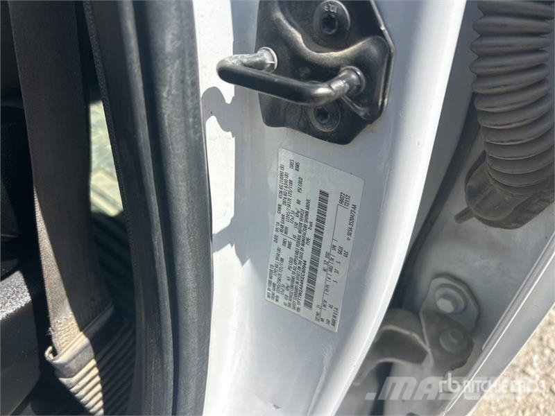 Ford F-250 XL 4x2 Crew Cab Pickup Інше